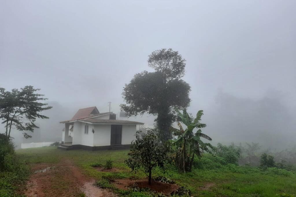 Farmstay In ചില്ലുകൂടാരം At Les Domki Et Al. Vagamon Exterior photo