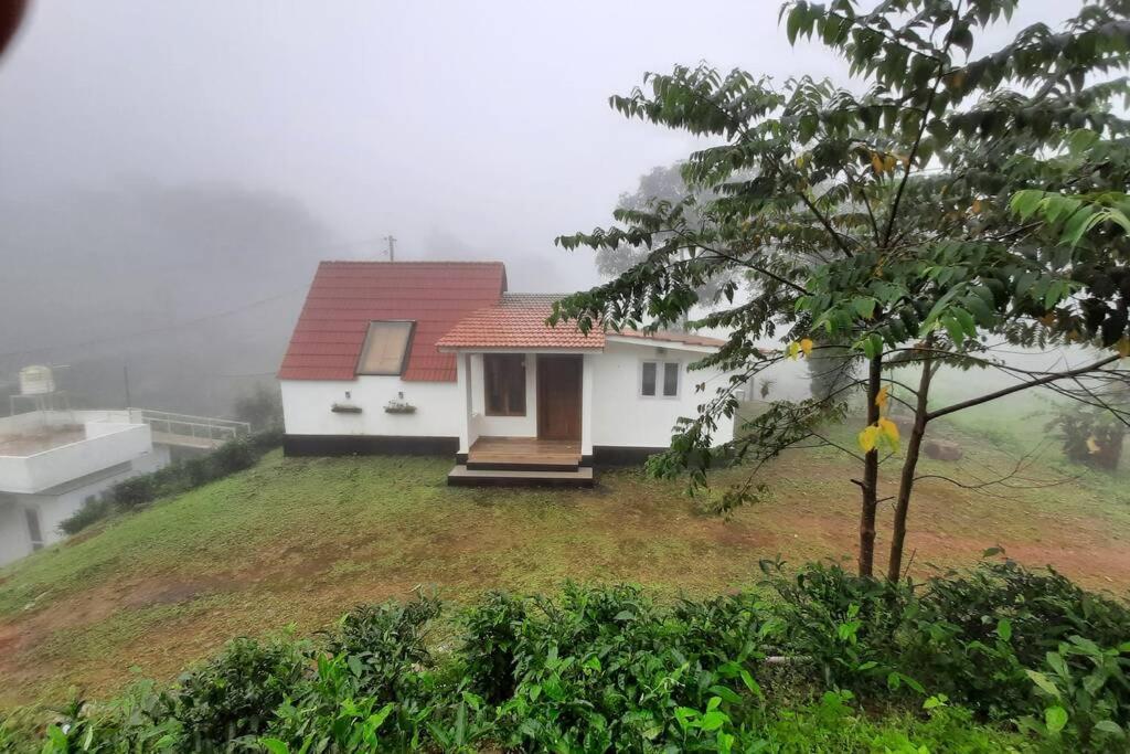 Farmstay In ചില്ലുകൂടാരം At Les Domki Et Al. Vagamon Exterior photo