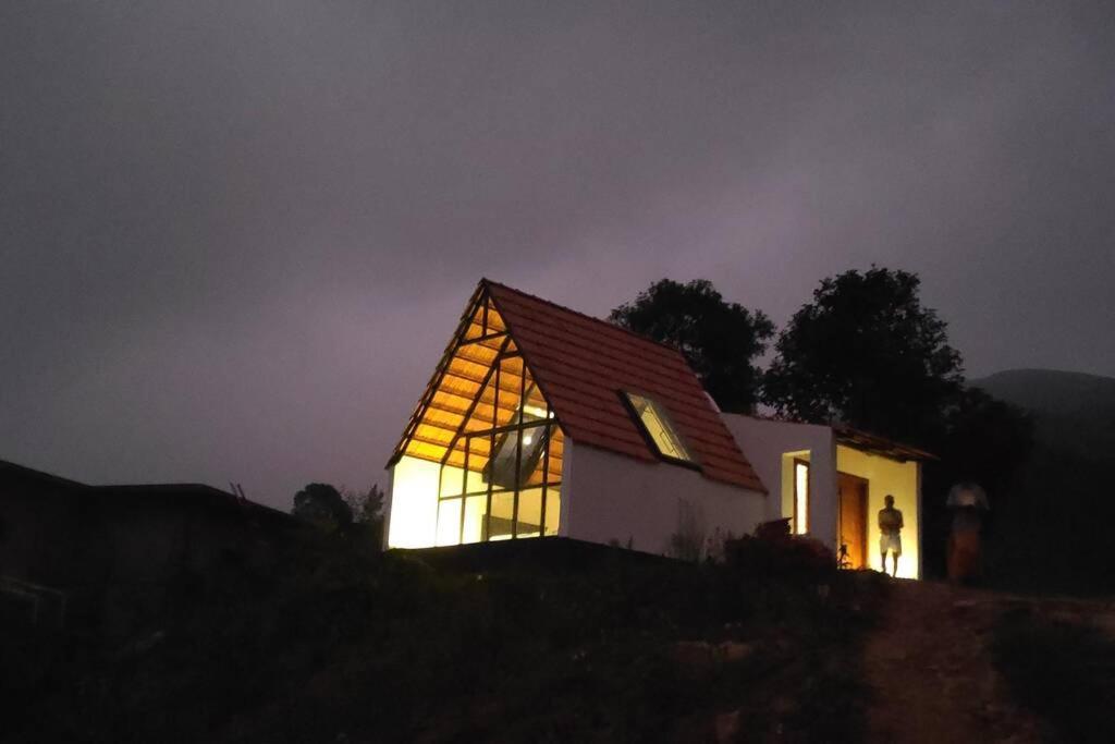 Farmstay In ചില്ലുകൂടാരം At Les Domki Et Al. Vagamon Exterior photo