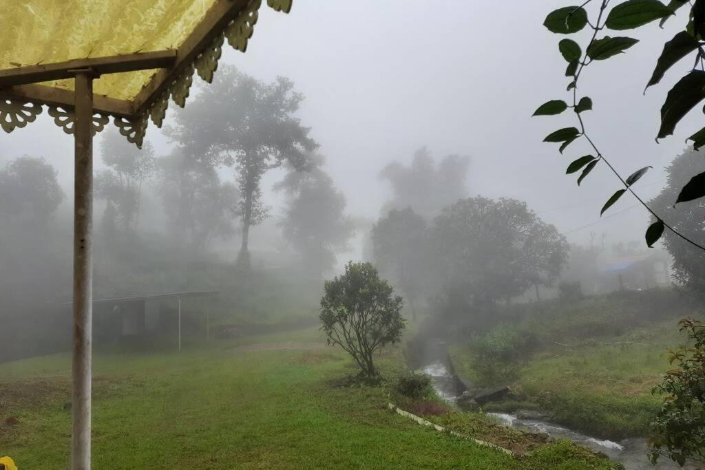 Farmstay In ചില്ലുകൂടാരം At Les Domki Et Al. Vagamon Exterior photo