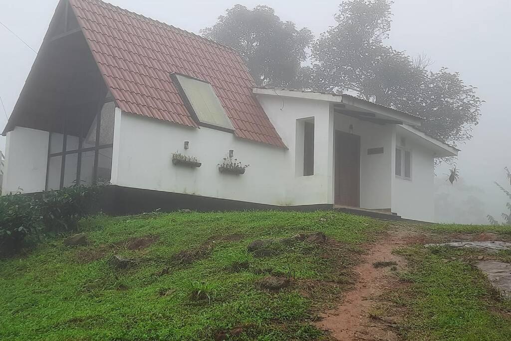 Farmstay In ചില്ലുകൂടാരം At Les Domki Et Al. Vagamon Exterior photo